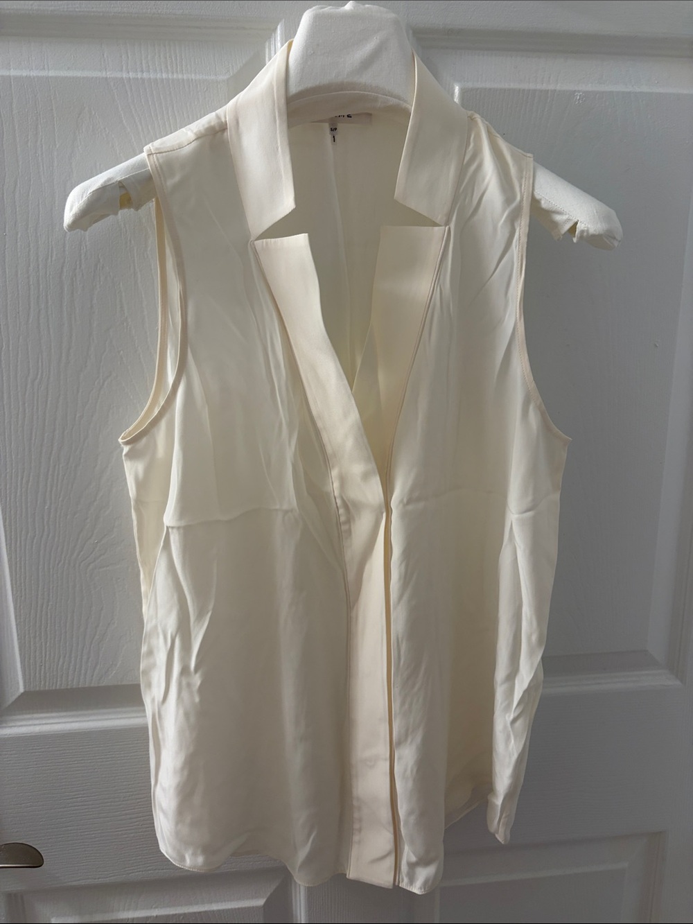 Frame Sleeveless Ivory Blouse with Collared V-Neck size S/P